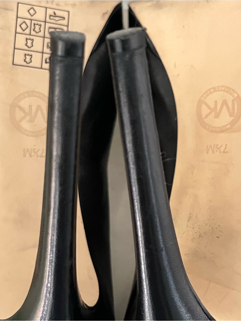 Michael Kors Black Leather High Heel Pumps Stilettos size 7.5 - Picture 9 of 10